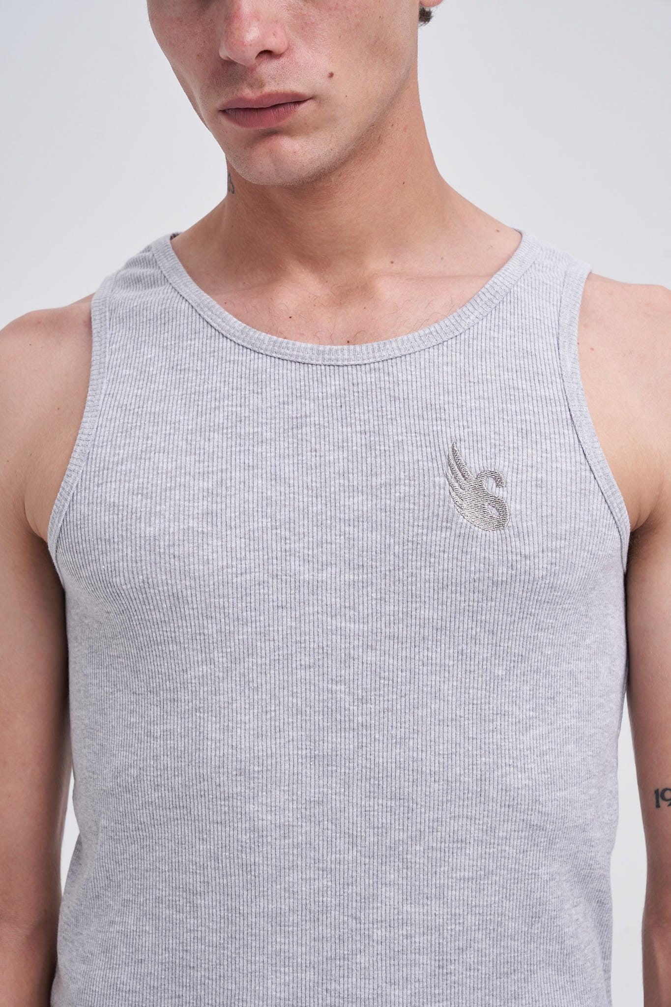 MUSCULOSA GRIS